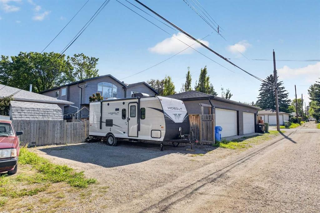 136 41 Avenue Nw, Calgary, AB - Outdoor