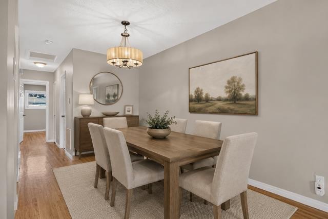 136 41 Avenue Nw, Calgary, AB - Indoor Photo Showing Dining Room