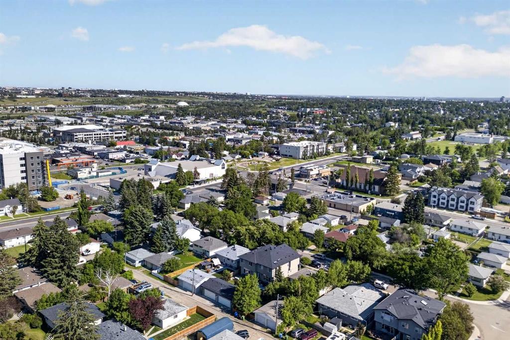 136 41 Avenue Nw, Calgary, AB - Outdoor With View