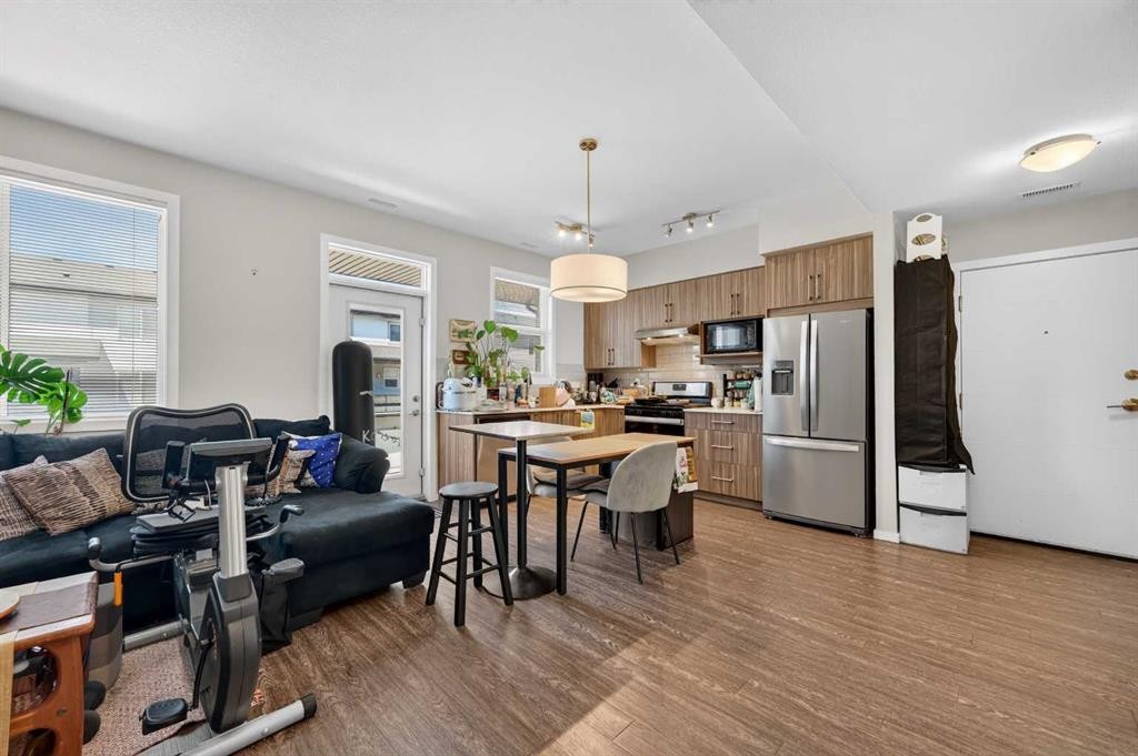 204-330 Redstone Ne, Calgary, AB