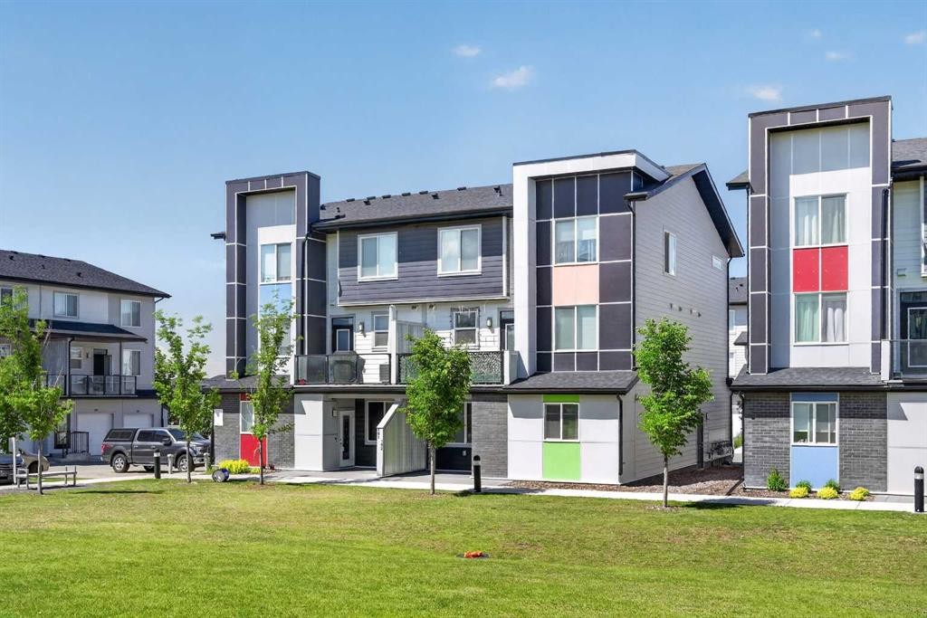 204-330 Redstone Ne, Calgary, AB