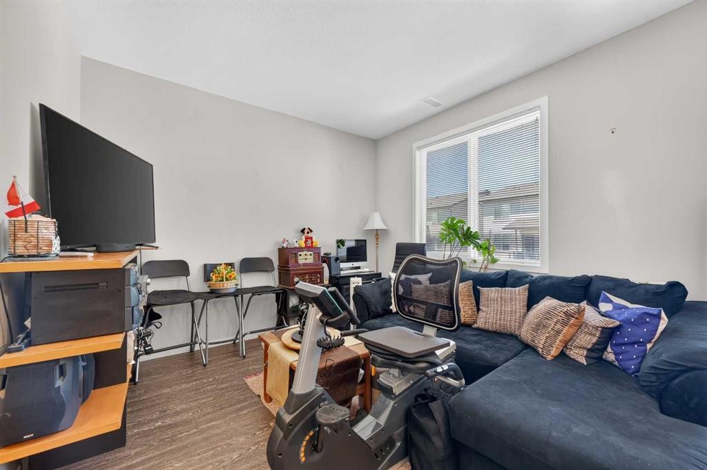 204-330 Redstone Ne, Calgary, AB