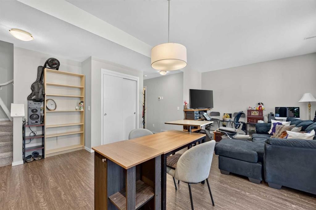 204-330 Redstone Ne, Calgary, AB