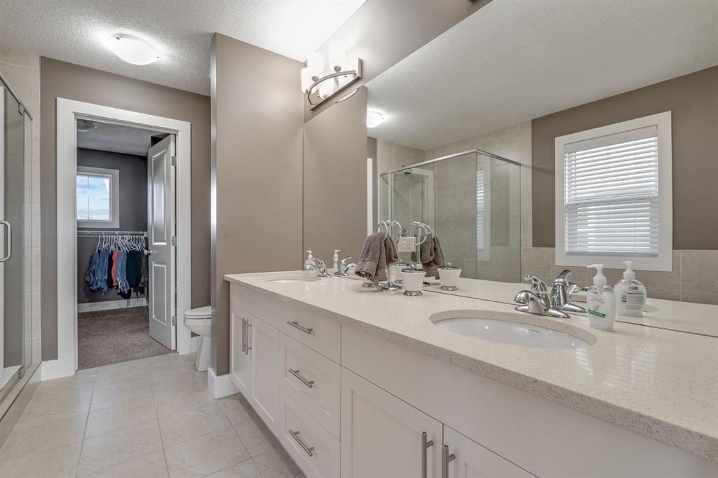 198 Mahogany Passage Se, Calgary, AB - Indoor Photo Showing Bathroom