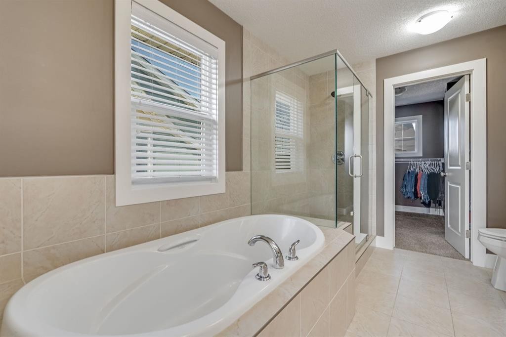 198 Mahogany Passage Se, Calgary, AB - Indoor Photo Showing Bathroom