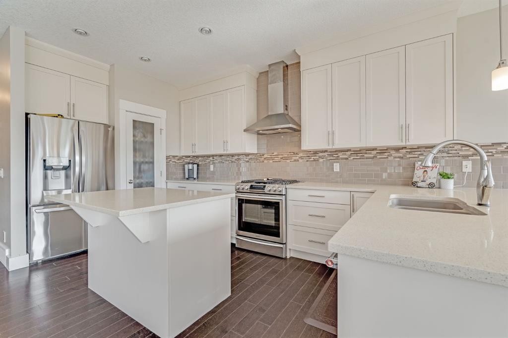198 Mahogany Passage Se, Calgary, AB - Indoor Photo Showing Kitchen With Stainless Steel Kitchen With Upgraded Kitchen