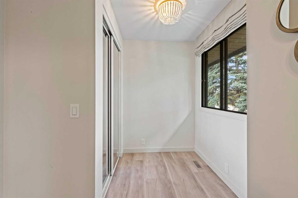 16-140 Point Drive Nw, Calgary, AB - Indoor Photo Showing Other Room