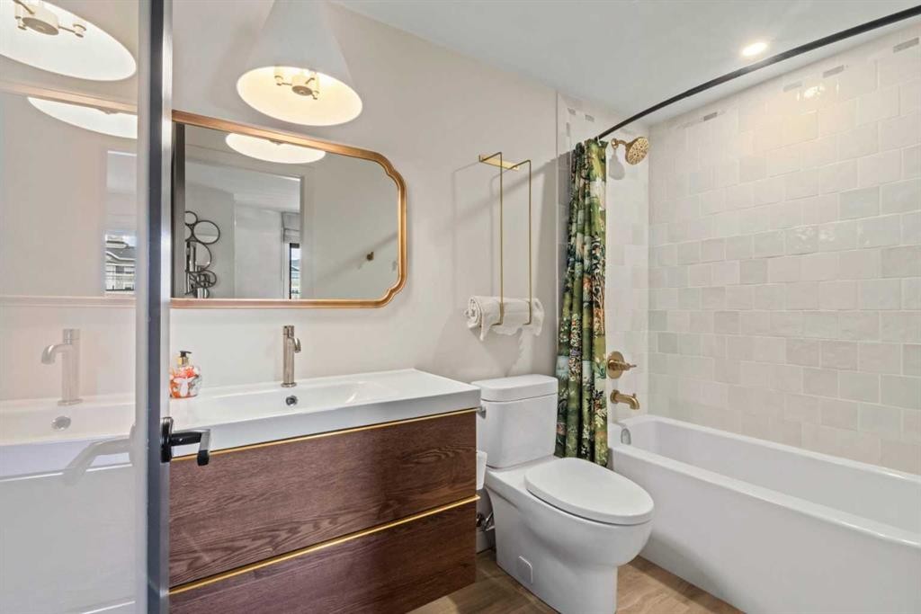16-140 Point Drive Nw, Calgary, AB - Indoor Photo Showing Bathroom