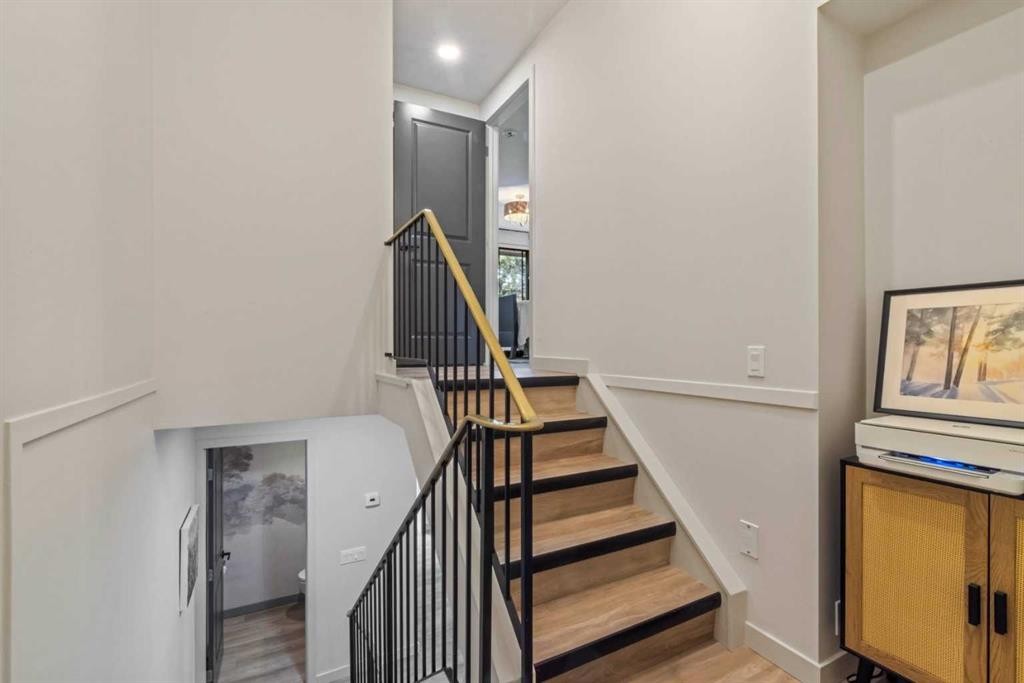 16-140 Point Drive Nw, Calgary, AB - Indoor Photo Showing Other Room