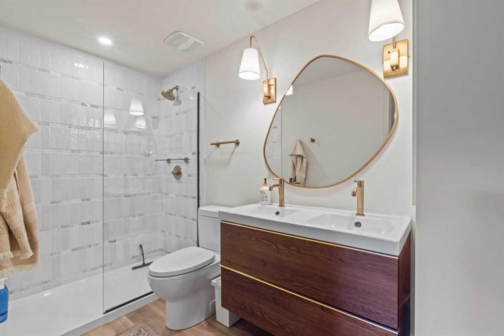 16-140 Point Drive Nw, Calgary, AB - Indoor Photo Showing Bathroom