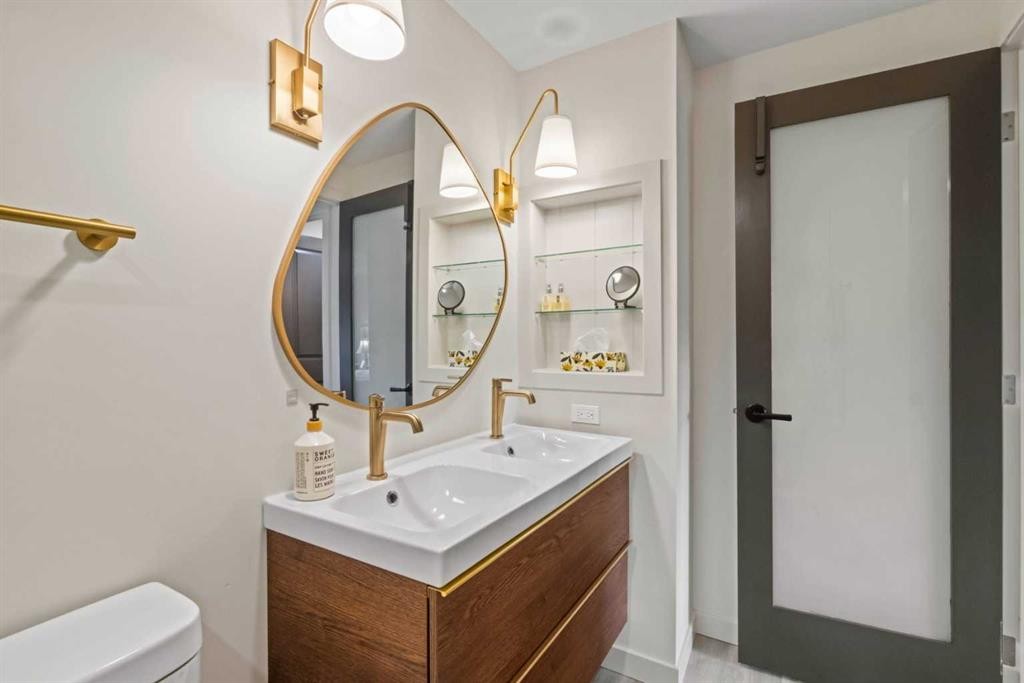 16-140 Point Drive Nw, Calgary, AB - Indoor Photo Showing Bathroom