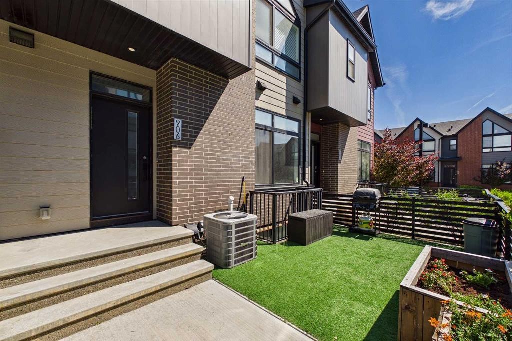 906 Sage Meadows Gardens Nw, Calgary, AB - Outdoor With Exterior