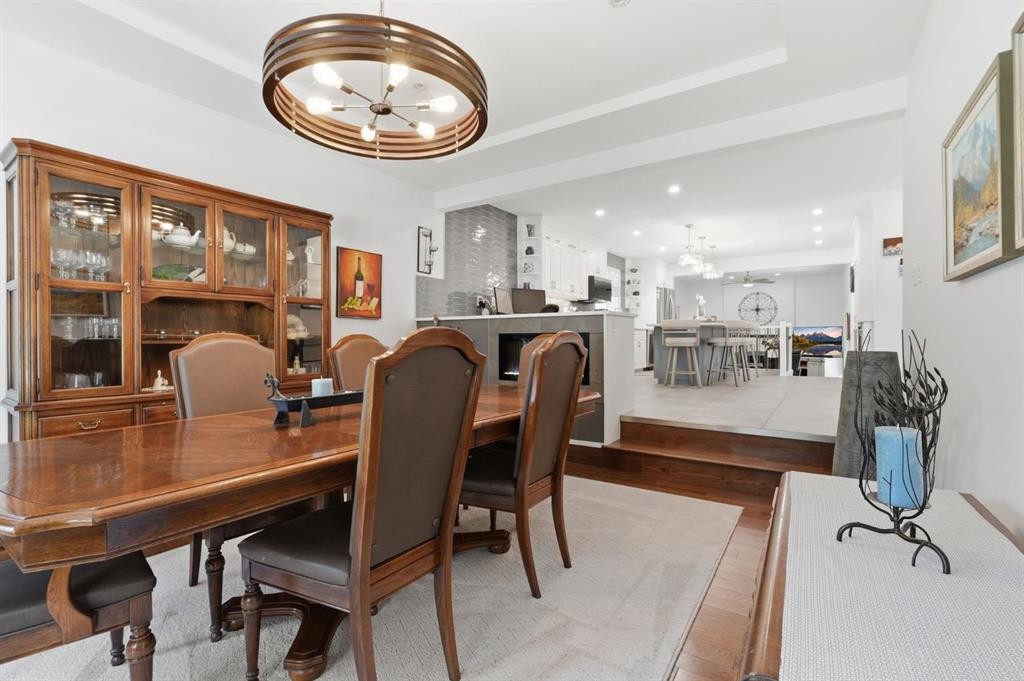 124 Cantrell Place Sw, Calgary, AB - Indoor Photo Showing Dining Room