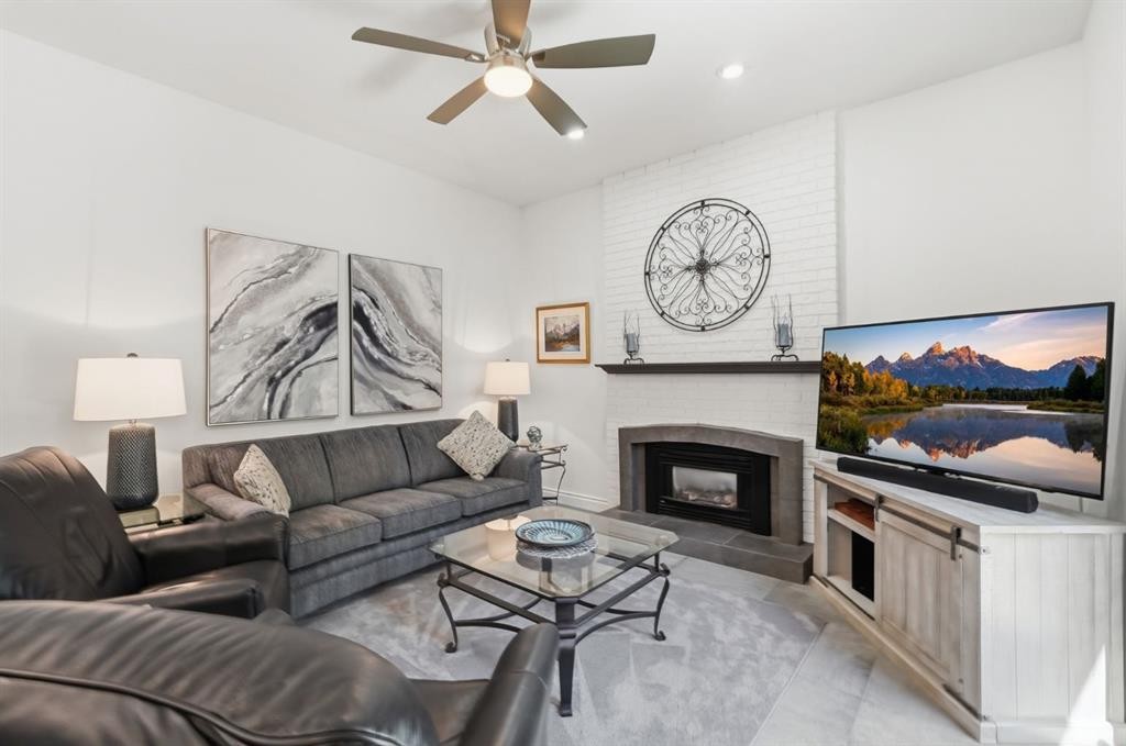 124 Cantrell Place Sw, Calgary, AB - Indoor Photo Showing Living Room With Fireplace