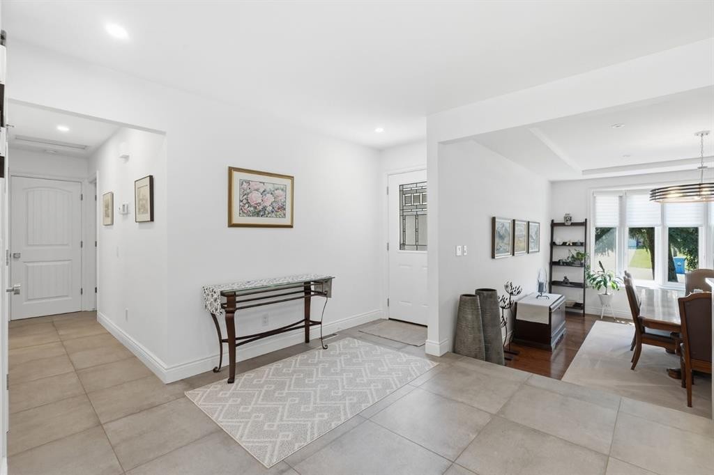 124 Cantrell Place Sw, Calgary, AB - Indoor Photo Showing Other Room