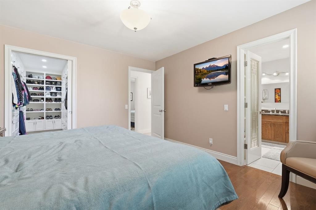 124 Cantrell Place Sw, Calgary, AB - Indoor Photo Showing Bedroom