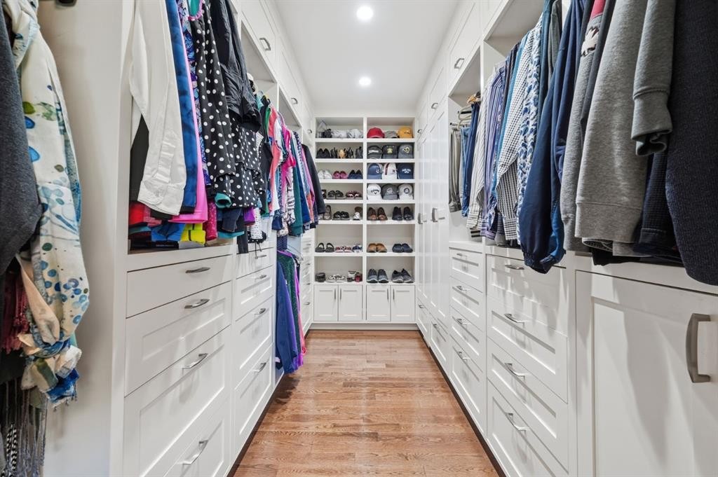 124 Cantrell Place Sw, Calgary, AB - Indoor With Storage