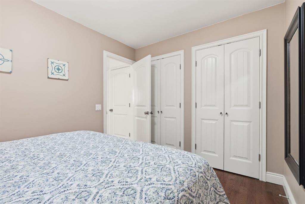 124 Cantrell Place Sw, Calgary, AB - Indoor Photo Showing Bedroom