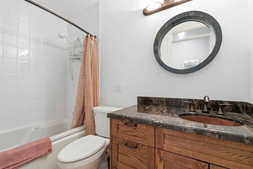124 Cantrell Place Sw, Calgary, AB - Indoor Photo Showing Bathroom