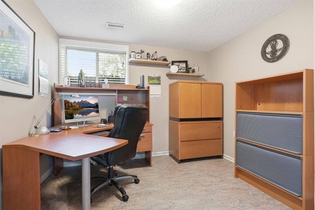 124 Cantrell Place Sw, Calgary, AB - Indoor Photo Showing Office