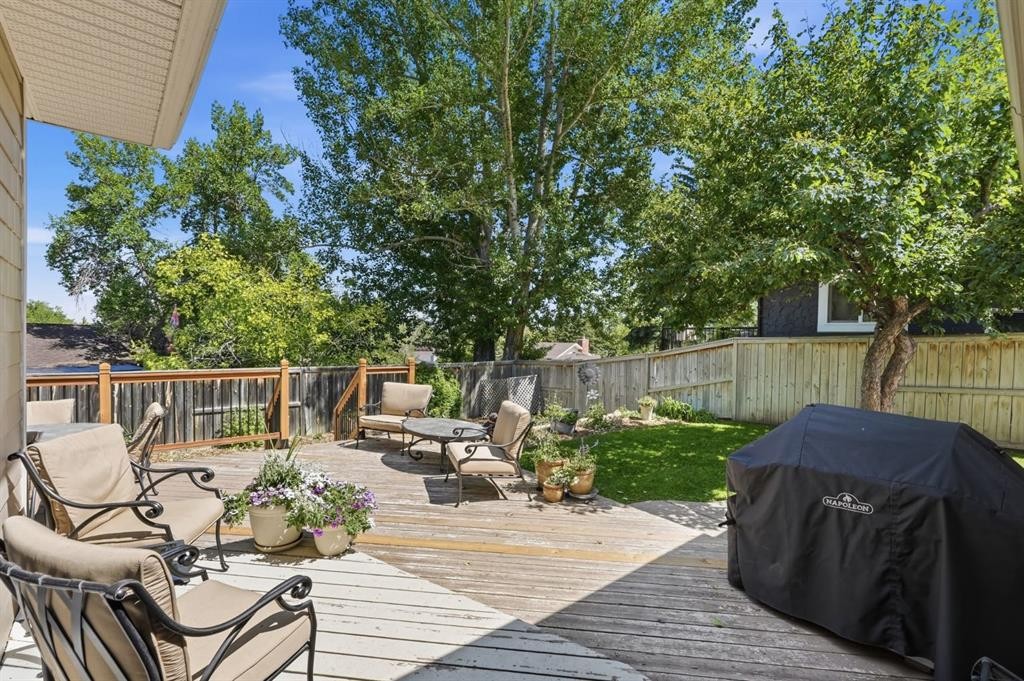 124 Cantrell Place Sw, Calgary, AB - Outdoor With Deck Patio Veranda