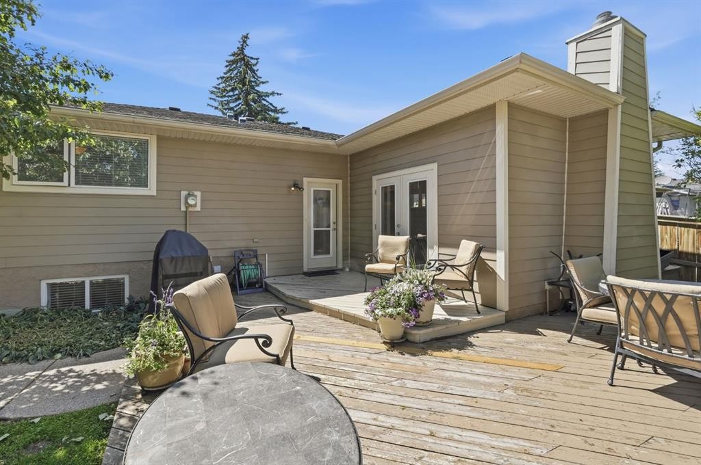 124 Cantrell Place Sw, Calgary, AB - Outdoor With Deck Patio Veranda With Exterior