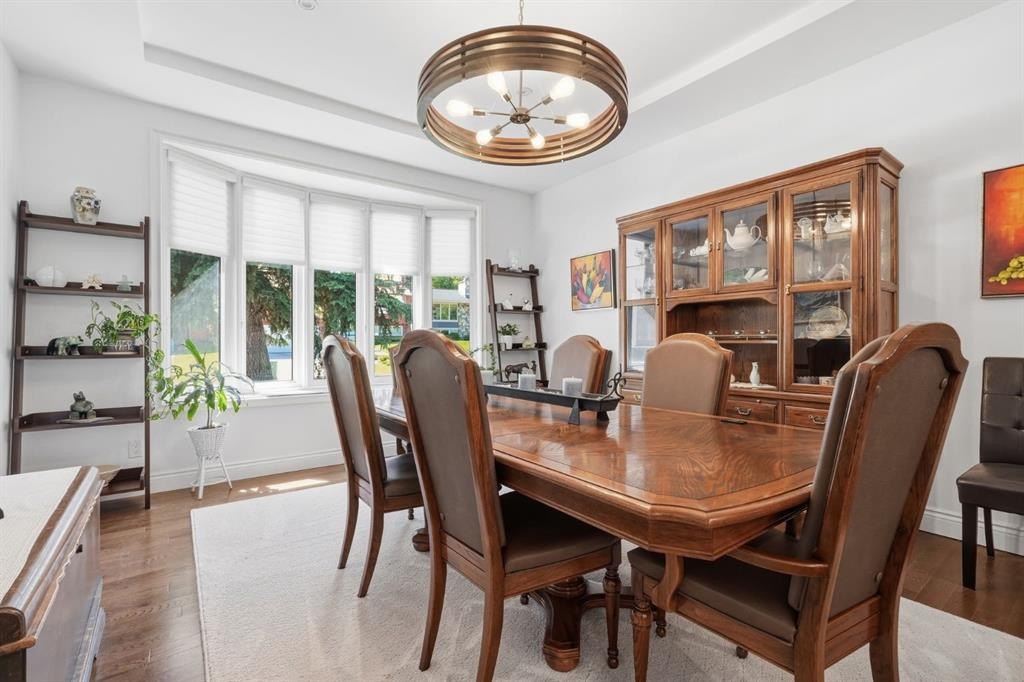 124 Cantrell Place Sw, Calgary, AB - Indoor Photo Showing Dining Room