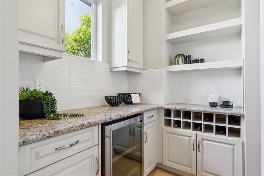 2927 7 Avenue Nw, Calgary, AB - Indoor Photo Showing Kitchen