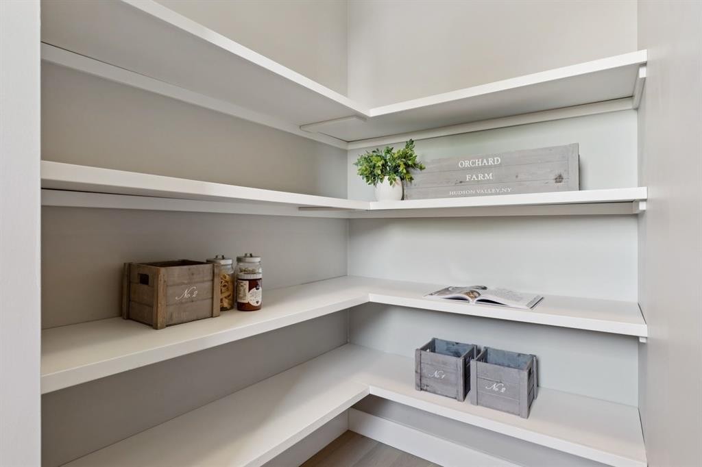 2927 7 Avenue Nw, Calgary, AB - Indoor