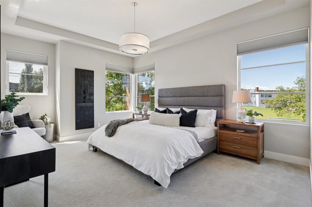 2927 7 Avenue Nw, Calgary, AB - Indoor Photo Showing Bedroom