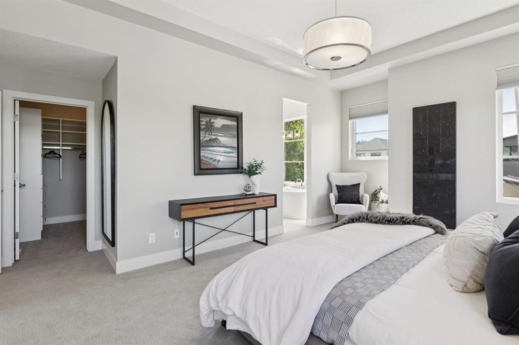 2927 7 Avenue Nw, Calgary, AB - Indoor Photo Showing Bedroom