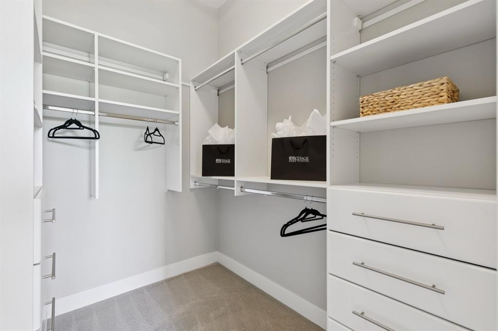 2927 7 Avenue Nw, Calgary, AB - Indoor With Storage