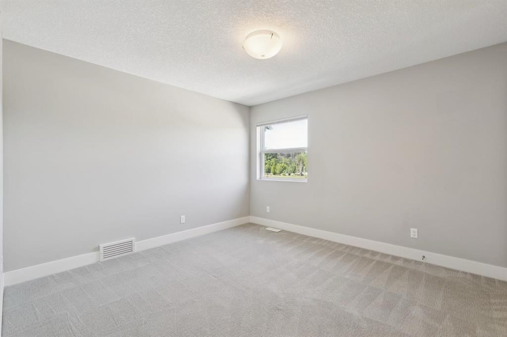 2927 7 Avenue Nw, Calgary, AB - Indoor Photo Showing Other Room