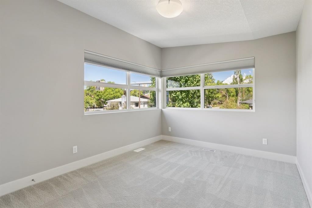 2927 7 Avenue Nw, Calgary, AB - Indoor Photo Showing Other Room