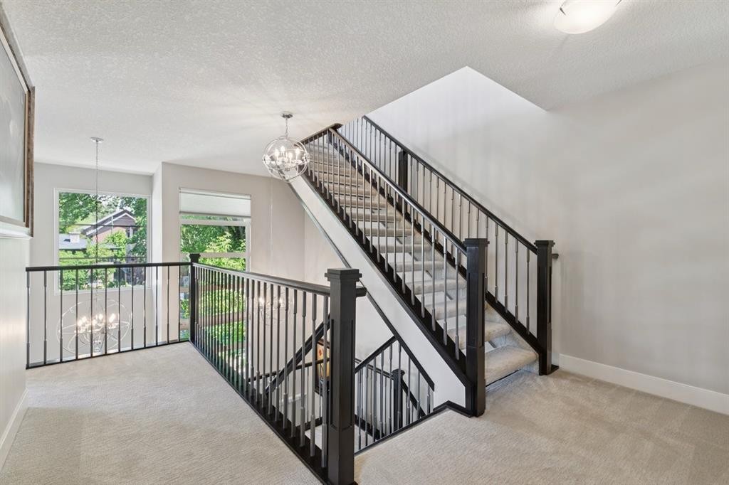 2927 7 Avenue Nw, Calgary, AB - Indoor Photo Showing Other Room
