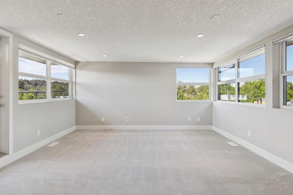 2927 7 Avenue Nw, Calgary, AB - Indoor Photo Showing Other Room