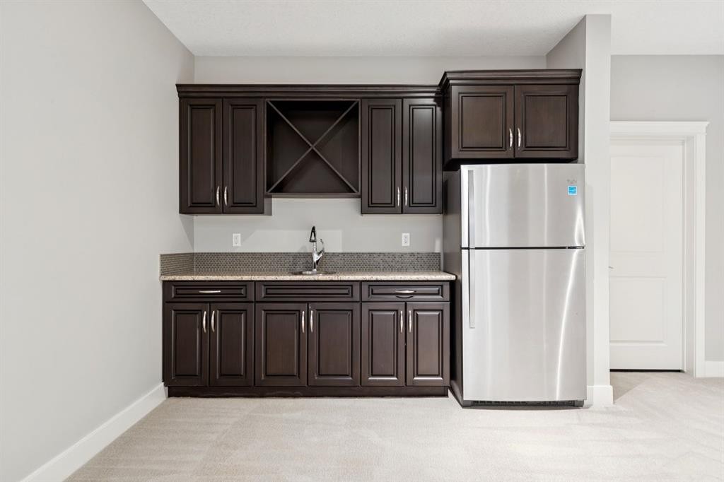 2927 7 Avenue Nw, Calgary, AB - Indoor Photo Showing Kitchen