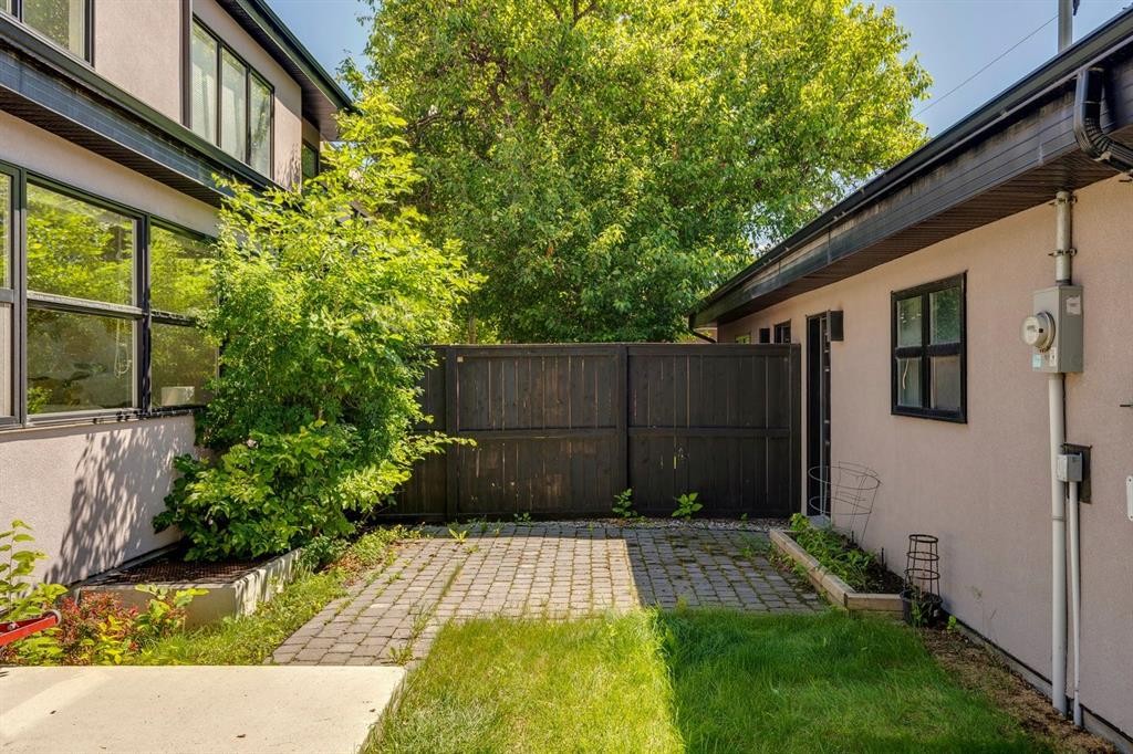 2927 7 Avenue Nw, Calgary, AB - Outdoor