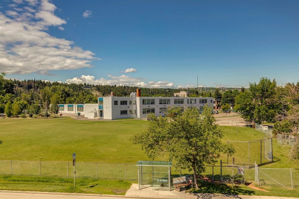 2927 7 Avenue Nw, Calgary, AB - Outdoor With View