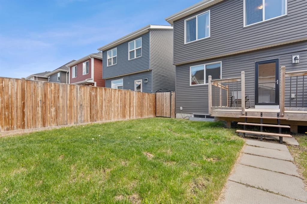 31 Red Embers Lane Ne, Calgary, AB