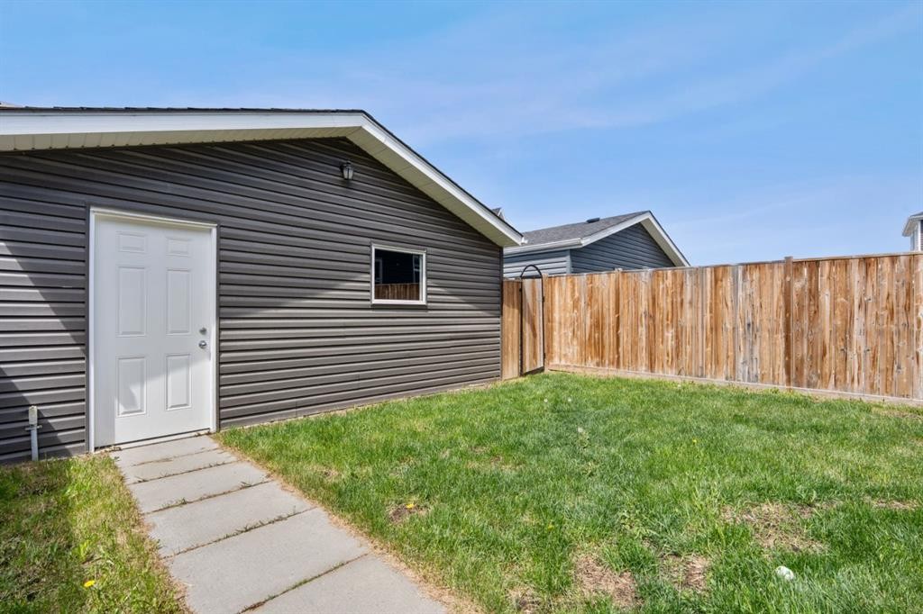 31 Red Embers Lane Ne, Calgary, AB