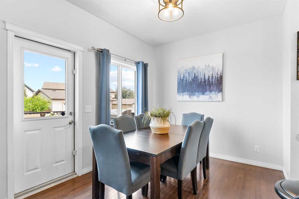 106 Morningside Circle Sw, Airdrie, AB - Indoor Photo Showing Dining Room