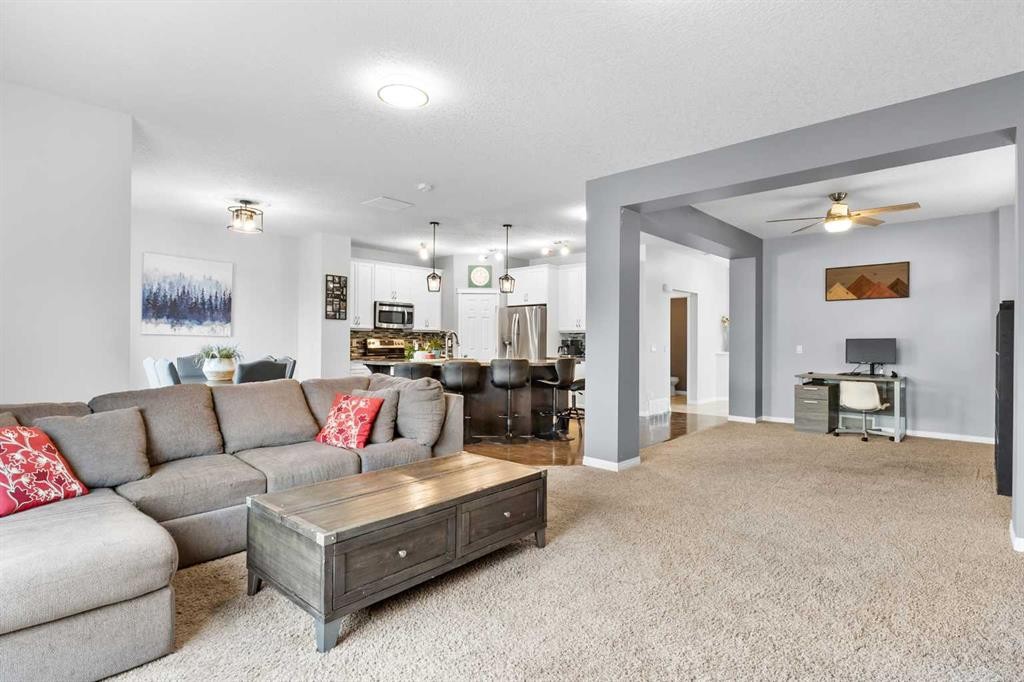 106 Morningside Circle Sw, Airdrie, AB - Indoor Photo Showing Living Room