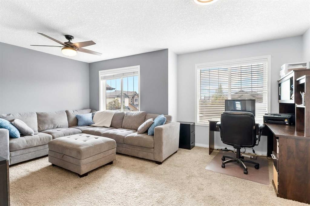 106 Morningside Circle Sw, Airdrie, AB - Indoor Photo Showing Living Room