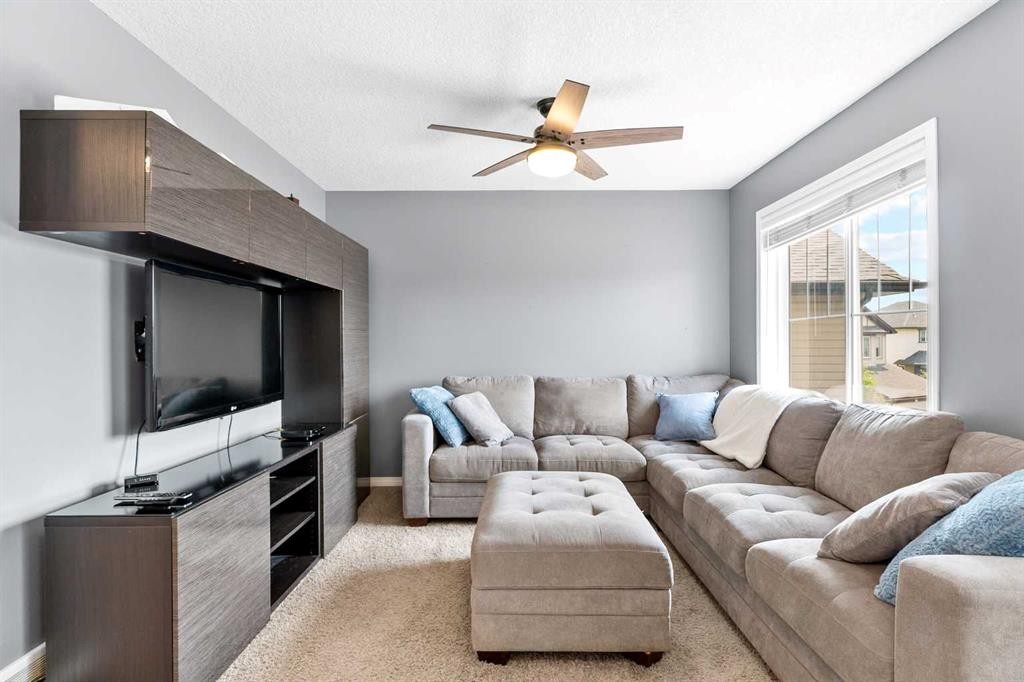 106 Morningside Circle Sw, Airdrie, AB - Indoor Photo Showing Living Room