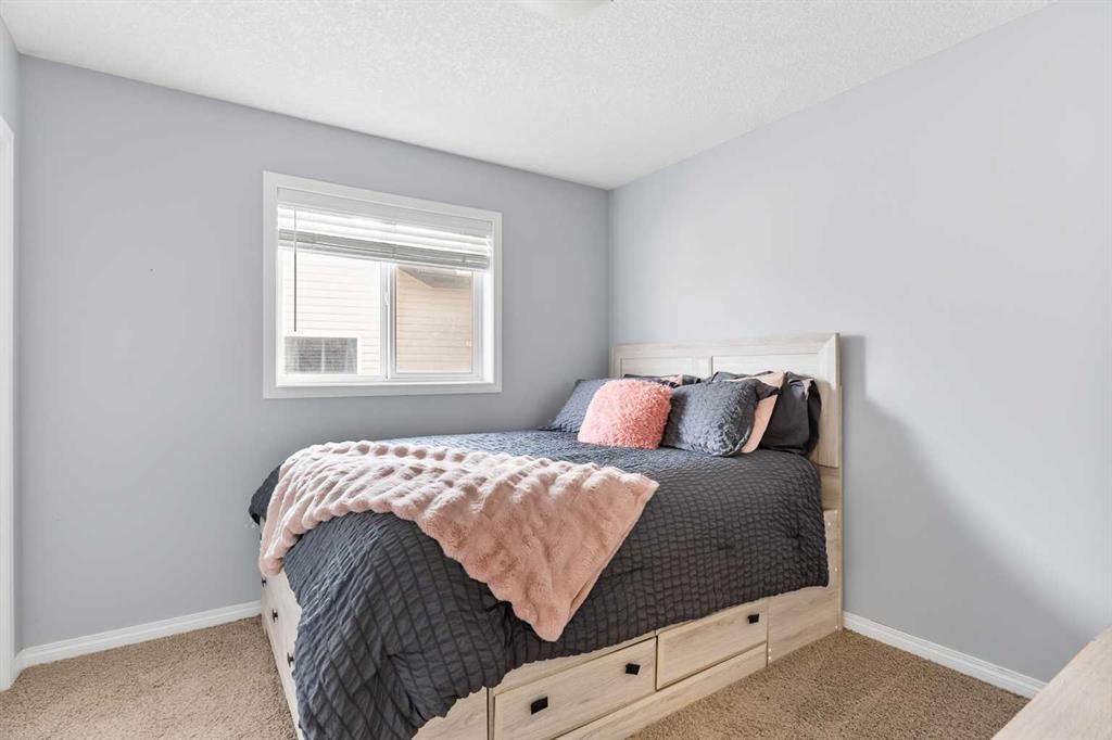 106 Morningside Circle Sw, Airdrie, AB - Indoor Photo Showing Bedroom