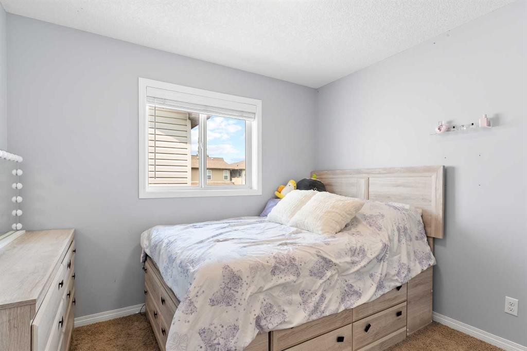 106 Morningside Circle Sw, Airdrie, AB - Indoor Photo Showing Bedroom
