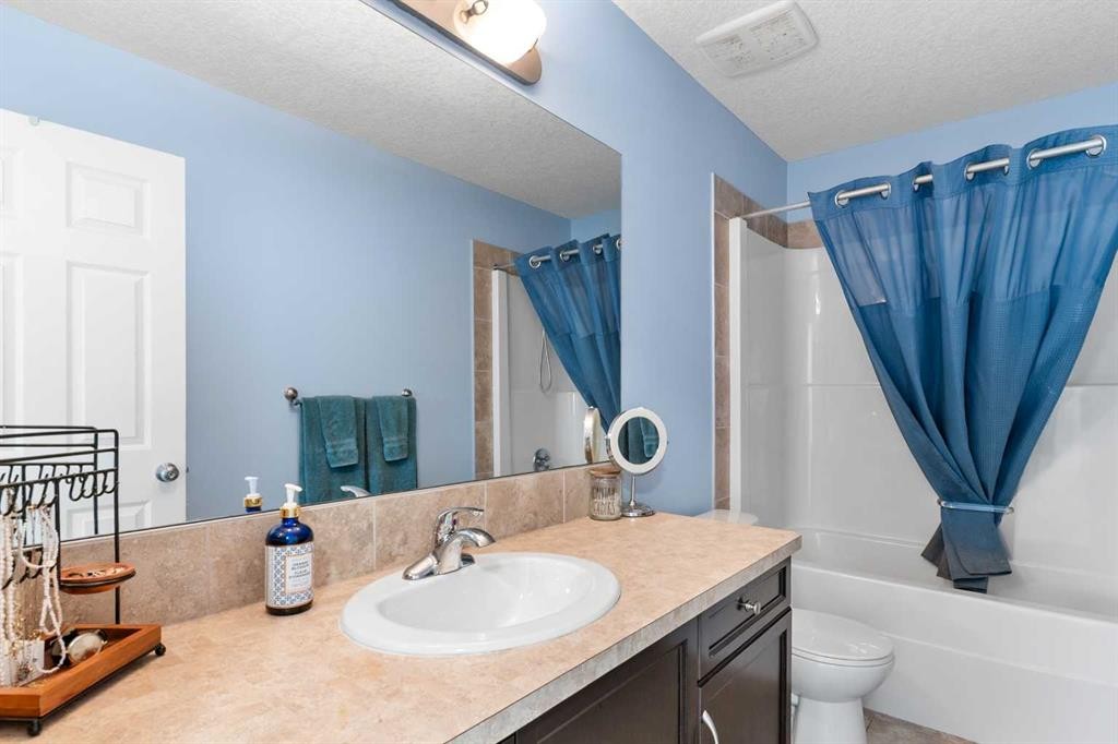106 Morningside Circle Sw, Airdrie, AB - Indoor Photo Showing Bathroom