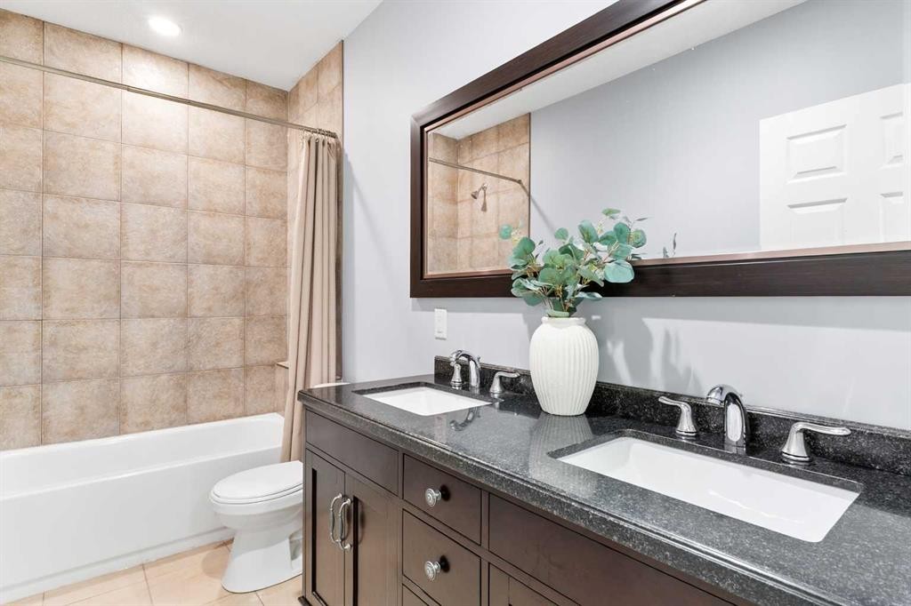 106 Morningside Circle Sw, Airdrie, AB - Indoor Photo Showing Bathroom