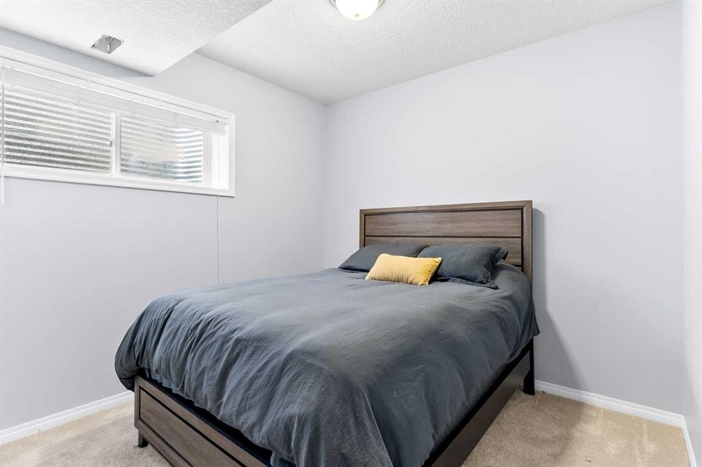 106 Morningside Circle Sw, Airdrie, AB - Indoor Photo Showing Bedroom